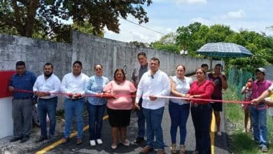 Habitantes de la Ranchería Tequila 1ra Sección celebran la entrega de una obra vial