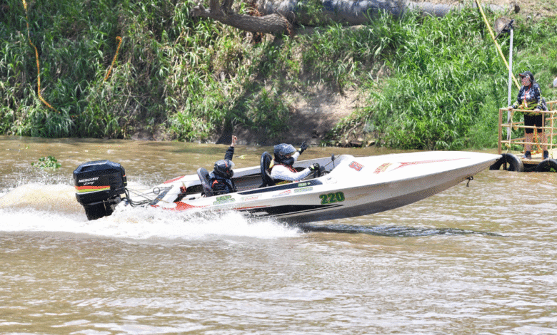 El mandatario estatal dio el banderazo de salida a la competencia en la que participan más de 50 embarcaciones procedentes de todo el país que surcaron las aguas del emblemático río desde Villahermosa hasta Frontera