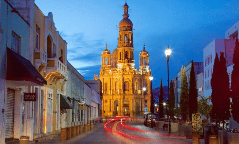 Aguascalientes, ubicado en la región centro del país, es reconocido por la Feria Nacional de San Marcos, sus aguas termales, arquitectura colonial y rutas vinícolas, que lo convierten en un lugar ideal para el turismo cultural, gastronómico y de descanso.