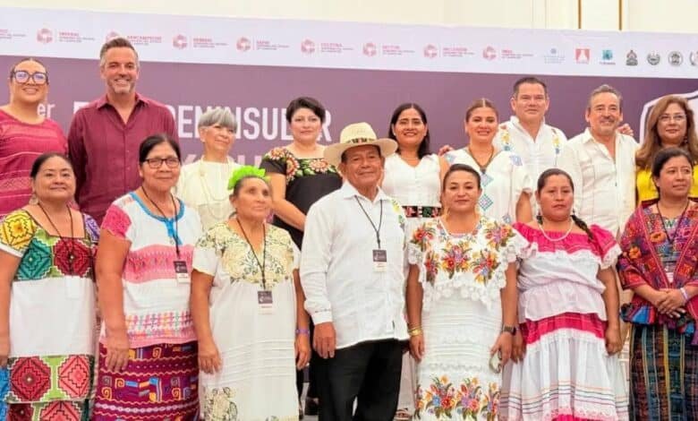 Artesanos tabasqueños deslumbran en el Foro Peninsular de Cultura Maya