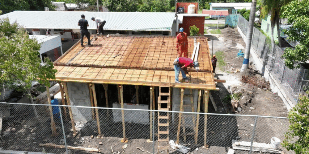 Más de 912 millones de pesos en obras de vivienda, carreteras y agua potable han mejorado las condiciones de vida de cerca de 1.4 millones de tabasqueños en lo que va del año.