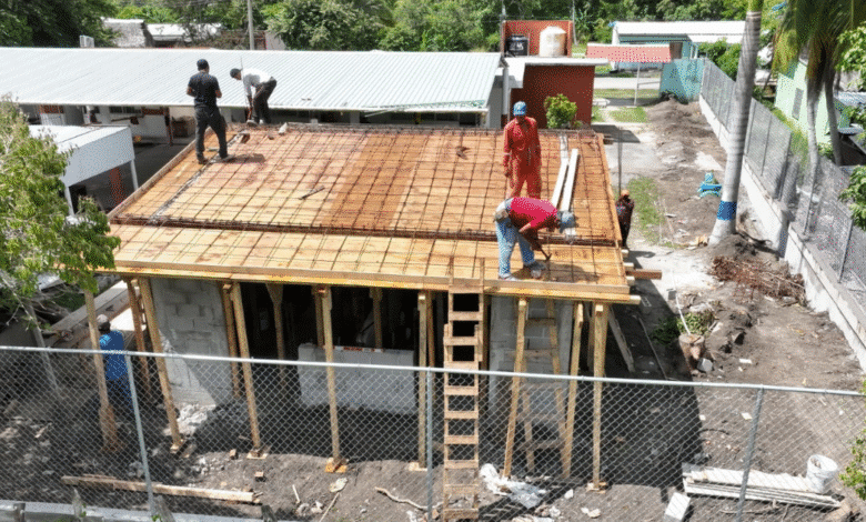Más de 912 millones de pesos en obras de vivienda, carreteras y agua potable han mejorado las condiciones de vida de cerca de 1.4 millones de tabasqueños en lo que va del año.