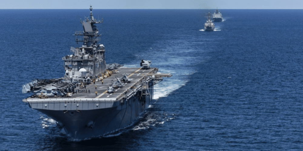Estados Unidos desplegó tres destructores de la clase Arleigh Burke con cerca de 4.000 marines en el Caribe, lo que generó inquietud en Venezuela. Estos buques poseen sistemas de combate avanzados, misiles de largo alcance, helicópteros Seahawk y capacidad multidominio.