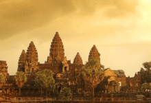 Con una herencia milenaria y una atmósfera de recogimiento, Camboya emerge como un destino único para quienes buscan conexión interior, exploración cultural y paisajes que parecen imbuir su propia historia.
