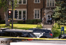 Un hombre de 23 años identificado como Robin Westman, sin antecedentes, disparo contra la iglesia de la escuela católica Annunciation, en Minneapolis (EE UU).