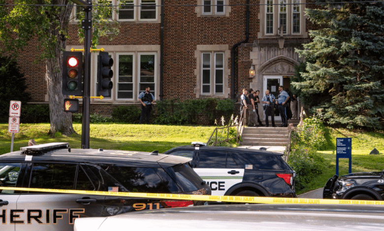Un hombre de 23 años identificado como Robin Westman, sin antecedentes, disparo contra la iglesia de la escuela católica Annunciation, en Minneapolis (EE UU).
