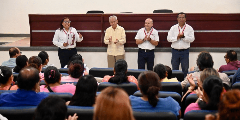 Jóvenes buscan su futuro profesional en la Politécnica del Centro