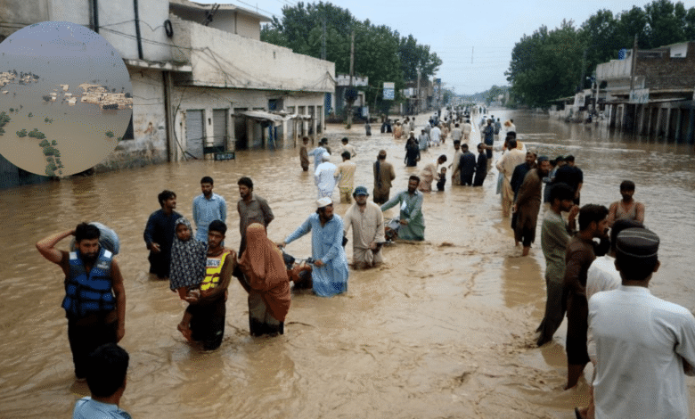Crisis climática golpea Asia del Sur: lluvias torrenciales dejan destrucción y cientos de víctimas (Foto por CNN en Español)