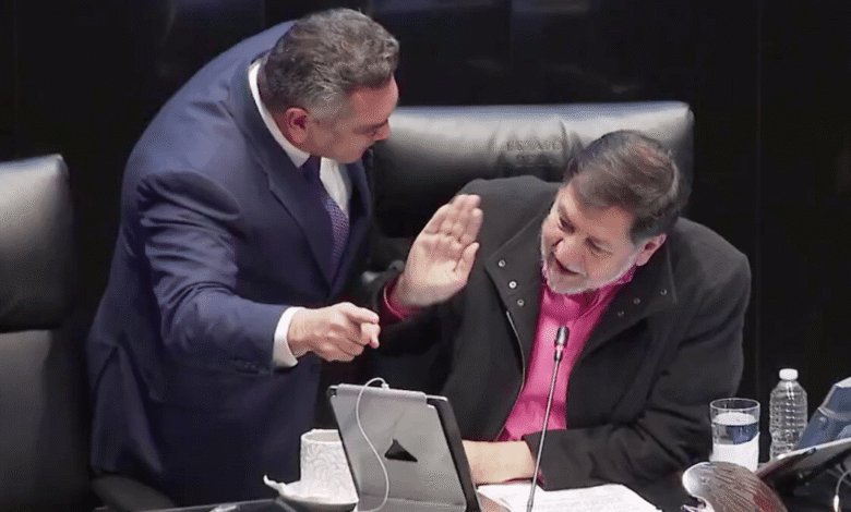 Alito Moreno y Fernández Noroña protagonizan pelea en el Senado durante entonación del Himno Nacional