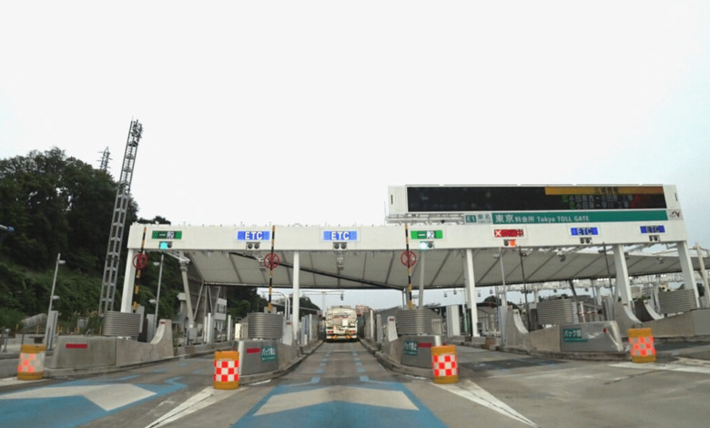 Miles de automovilistas en Japón pagan peajes voluntariamente tras 38 horas de fallo en el sistema