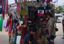 Ya llegaron los adornos patrios a las calles de Tabasco