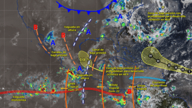 Para hoy, el monzón mexicano en interacción con inestabilidad atmosférica, mantendrá la probabilidad de lluvias puntuales muy fuertes en Nayarit, Sinaloa, Durango y Chihuahua; puntuales fuertes en Sonora; intervalos de chubascos en Baja California Sur y lluvias aisladas en zonas de Baja California.