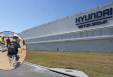 En la mayor operación migratoria en un solo lugar de la historia de HSI, agentes federales arrestaron a 475 personas en la metaplanta de Hyundai en Ellabell, Georgia.