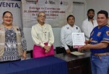 Adultos de La Venta concluyen su educación básica