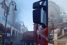Bomberos de Tabasco combaten incendio en tienda departamental