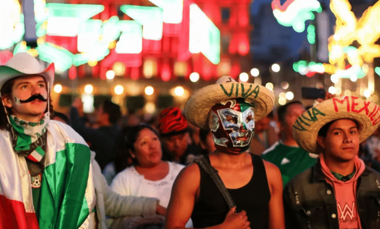 Fiestas Patrias en la CDMX Miles de personas se unen en las plazas para el Grito de Independencia (Foto por Galo CañasCuartoOscuro)
