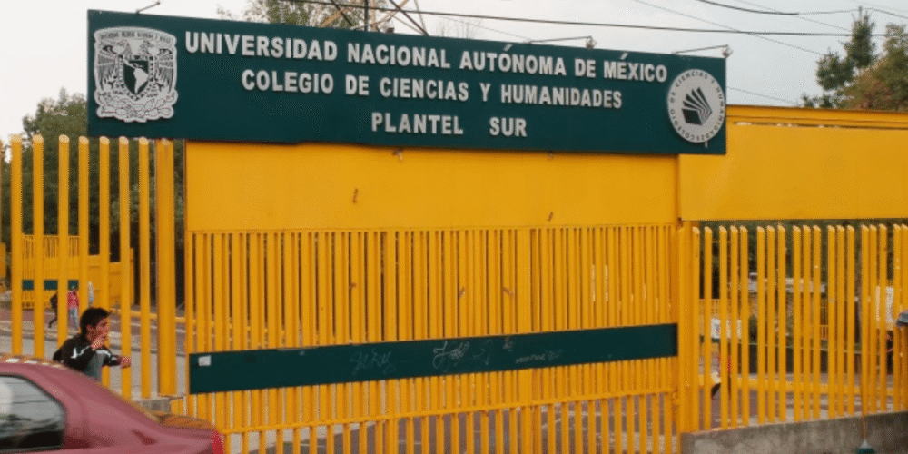 Un estudiante del Colegio de Ciencias y Humanidades (CCH) Plantel Sur de la UNAM fue asesinado luego de ser atacado con una navaja por un agresor encapuchado.
