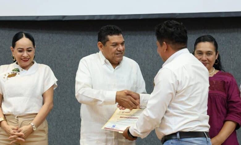 Gobernador May impulsa la investigación y la educación multicultural