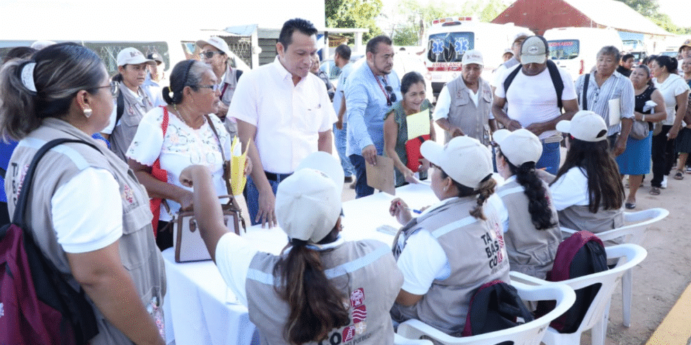 Javier May lleva justicia social y bienestar hasta el poblado El Arenal de Balancán