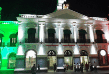 Los colores patrios iluminan los tres poderes del estado