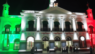 Los colores patrios iluminan los tres poderes del estado