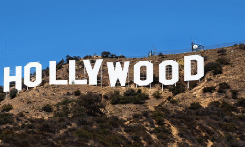 El presidente Donald Trump anunció que impondrá un arancel del 100% a todas las películas producidas fuera de Estados Unidos, argumentando que la industria cinematográfica fue “robada” al país.
