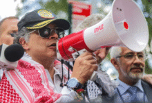 Roger Waters y Petro encabezan marchas en Nueva York; Washington revoca visa al presidente de Colombia (Foto por La Tercera)