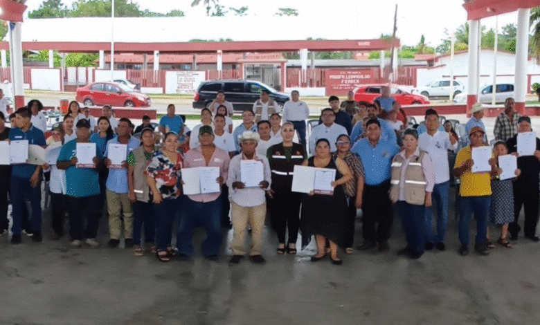 Tabasqueños de Jalpa y Cunduacán concluyen sus estudios