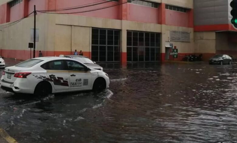 Villahermosa afectada por lluvias, caos vial y encharcamientos