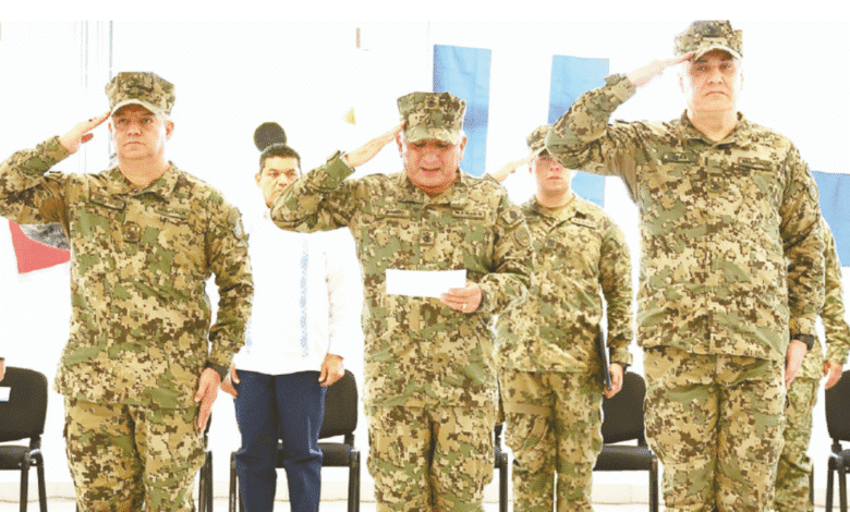 En una ceremonia en el municipio de Centla, el gobernador Javier May Rodríguez acudió a la toma de protesta del almirante Juan Carlos Vera Salinas, quien asume el mando de la Tercera Región Naval.