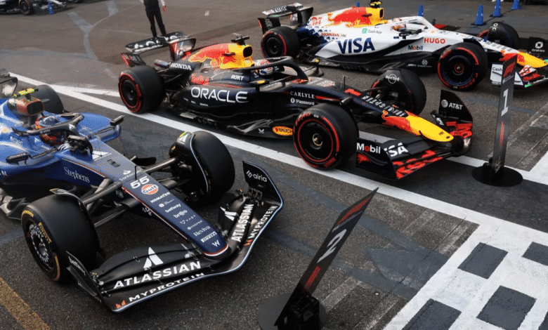 El neerlandés Max Verstappen saldrá primero en el Gran Premio de Azerbaiyán 2025, luego de una sesión marcada por seis banderas rojas y clima cambiante en el circuito urbano de Bakú.