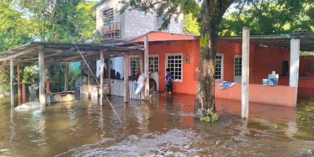 15 viviendas afectadas en Balancán por crecimientos de ríos