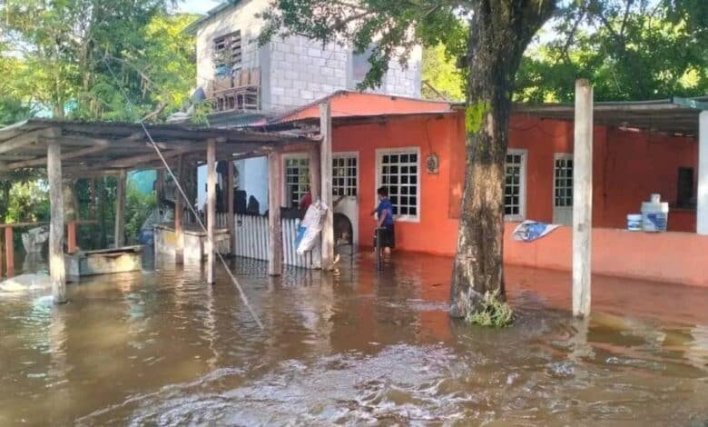 15 viviendas afectadas en Balancán por crecimientos de ríos