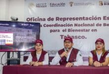 Adelantan el pago de becas a Octubre por lluvias e inicia entrega de tarjetas en Noviembre
