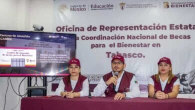 Adelantan el pago de becas a Octubre por lluvias e inicia entrega de tarjetas en Noviembre