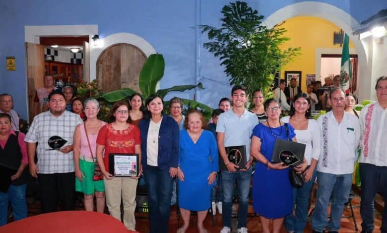 Alcaldesa premia relatos del Barrio Mágico