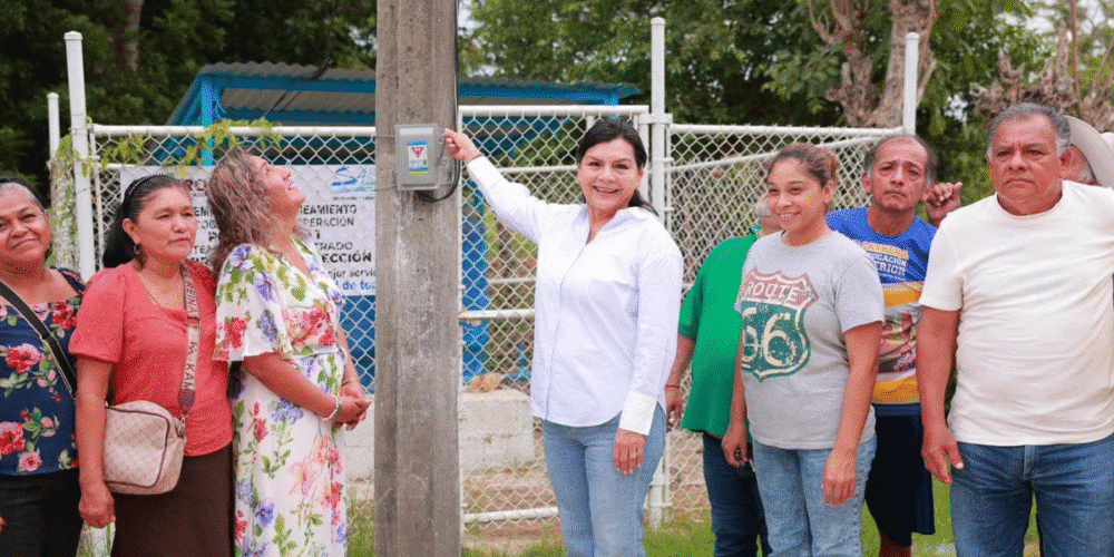 La alcaldesa Yolanda Osuna entrega obras de alumbrado público y vialidades en Miraflores 1ª, 2ª y 3ª Sección, fortaleciendo la seguridad, la conectividad y refrendando el compromiso de ser un "gobierno de territorio y no de escritorio".