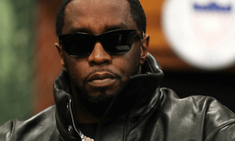 El magnate del hip-hop Sean “Diddy” Combs fue condenado este viernes a cuatro años de prisión y una multa de medio millón de dólares por transportar personas para prostitución, incluyendo a novias y trabajadores sexuales masculinos, en un juicio que incluyó relatos de violencia sexual y física.