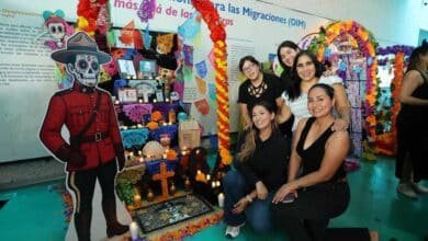 El Papagayo revive a los muertos con un despliegue de color y tradición
