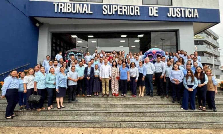 El poder judicial se viste de tradición para Honrar a sus ausentes