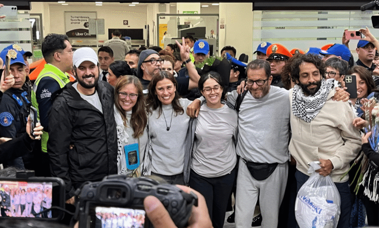 Llegan a México los seis mexicanos detenidos en Israel tras misión humanitaria en Gaza