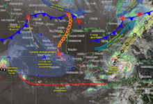 Para hoy, el frente frío núm. 11 que recorrerá el noroeste y norte de la República Mexicana, interaccionará con la corriente en chorro subtropical y con una línea seca, originarán chubascos en Nuevo León y Tamaulipas, y vientos con rachas muy fuertes de 65 a 80 km/h en los estados fronterizos del noreste de México.