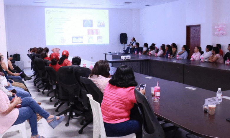 El Instituto de Protección Civil del Estado de Tabasco impulsa la cultura de la prevención en salud con un taller sobre autoexploración y detección oportuna de cáncer de mama, dirigido a todo su personal.
