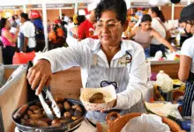 El mandatario recorrió el festival que ha convertido a Tabasco en un referente nacional en materia de turismo gastronómico; participan más de 200 expositores y se estima una afluencia de más de 130 mil visitantes en tres días