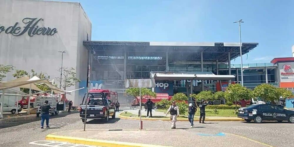 Restaurantes de Plaza Altabrisa se recuperan tras explosión