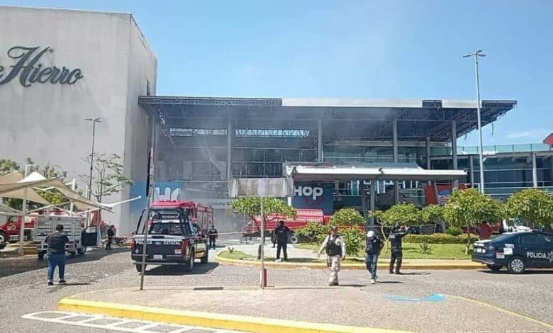 Restaurantes de Plaza Altabrisa se recuperan tras explosión