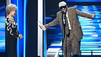 Bad Bunny junto a Rita Moreno en premio Billboard al Artista Latino del Siglo XXI (Foto de internet)