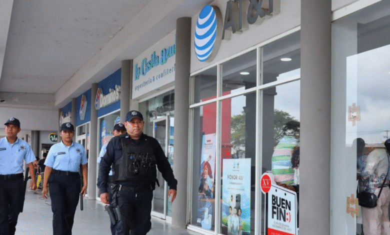 La SSPC y la FIRT Olmeca reportan 'saldo blanco' en el 'Buen Fin' de Villahermosa gracias al despliegue de más de mil 120 elementos.