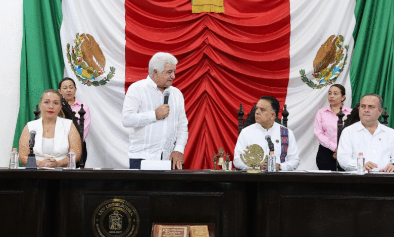 Ante la eventual salida de Evaristo Hernández Cruz, el secretario de Gobierno, José Ramiro López Obrador, afirmó que el partido guinda no será afectado y recordó que las candidaturas se definen únicamente por encuesta.