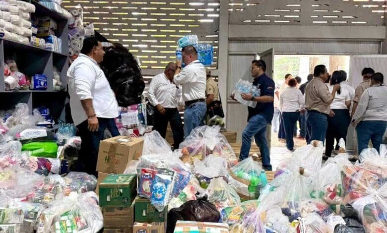 Donan 3 toneladas de ayuda a personas vulnerables en Tabasco